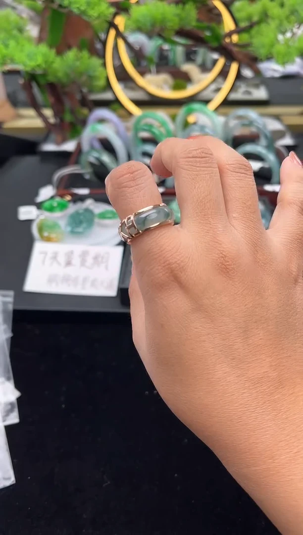 18K金镶嵌戒指翡翠戒圈