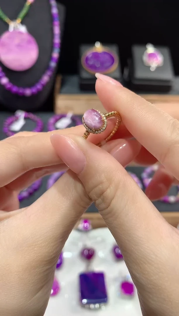 苏纪石（舒俱来）18K金镶嵌.戒指