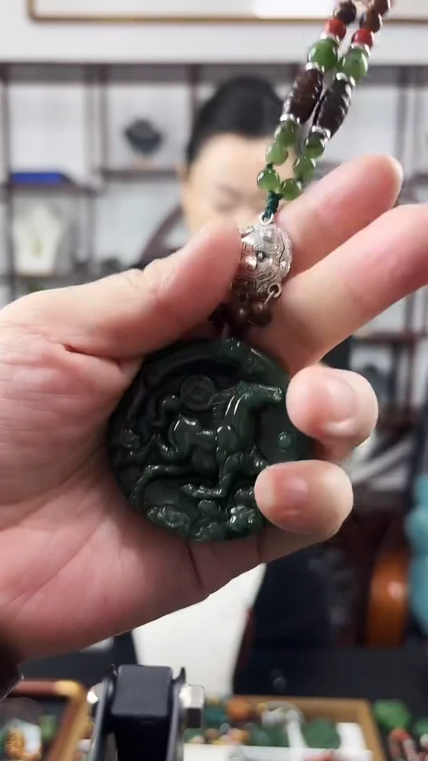 颈饰未镶嵌和田玉马