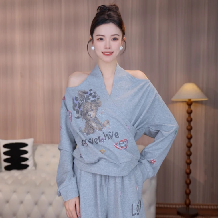 TCH私服秋款烫钻时尚慵懒风气质舒适卫衣女T75C11E5003轻奢tch