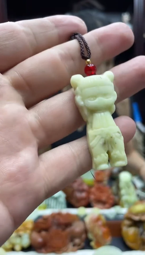 岫玉未镶嵌吊坠·