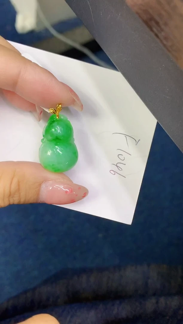 翡翠18K金镶嵌颈饰缅甸天然翡翠A货