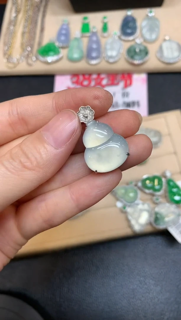 【闪购商品】翡翠颈饰18K金镶嵌葫芦【无服务费