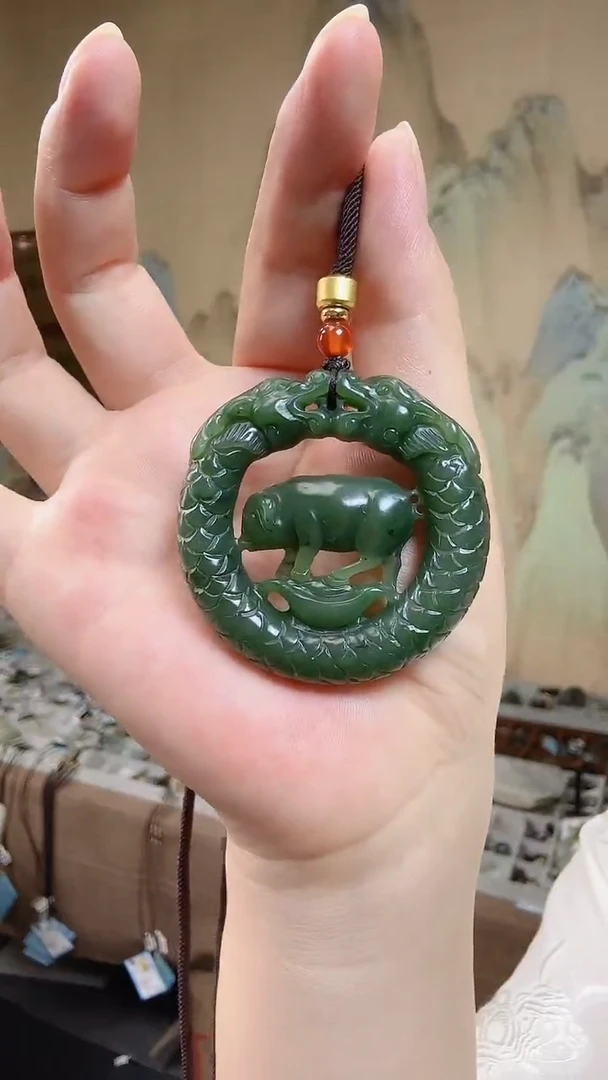 和田玉未镶嵌颈饰猪