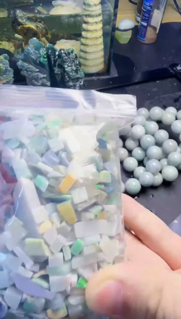 未镶嵌挂件翡翠J****w天然翡翠鱼缸料