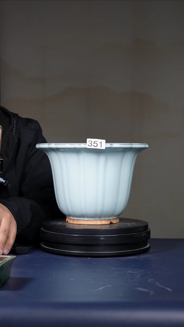 其他瓷用****5微微暇351号月白莲瓣盆