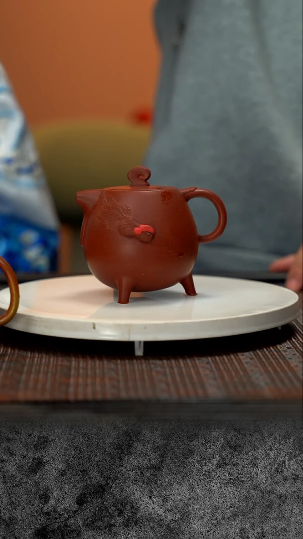 黑疾星 三足 紫砂壶 147