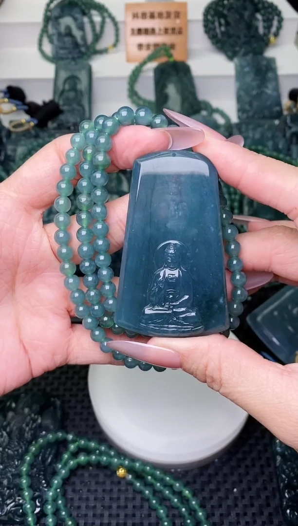 颈饰未镶嵌翡翠