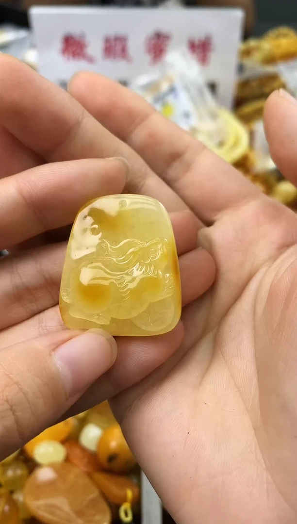 未镶嵌琥珀珠宝奇石102