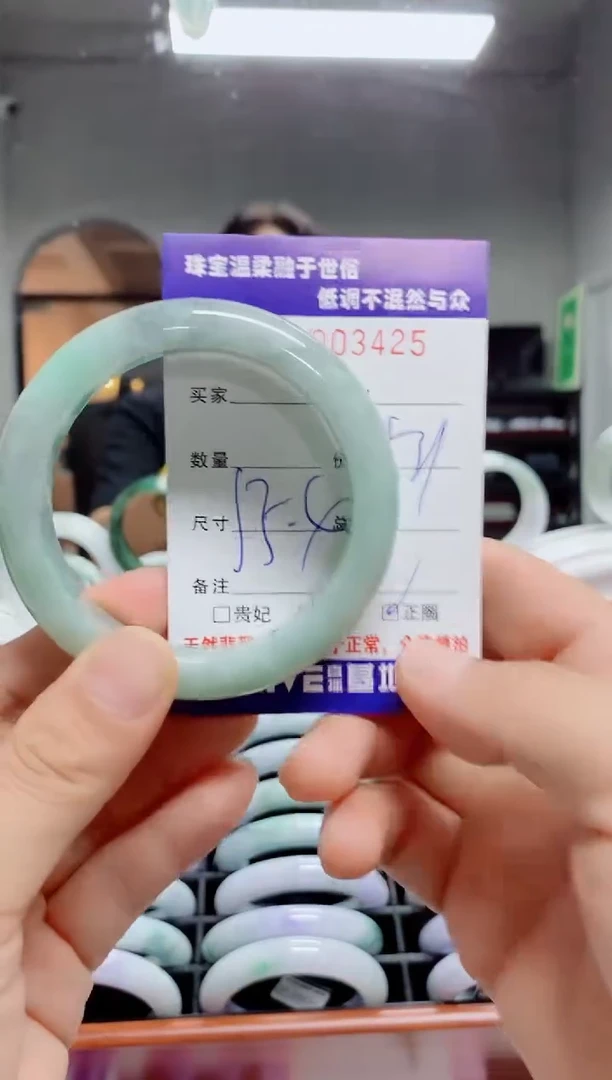 翡翠手镯未镶嵌天然翡翠A货
