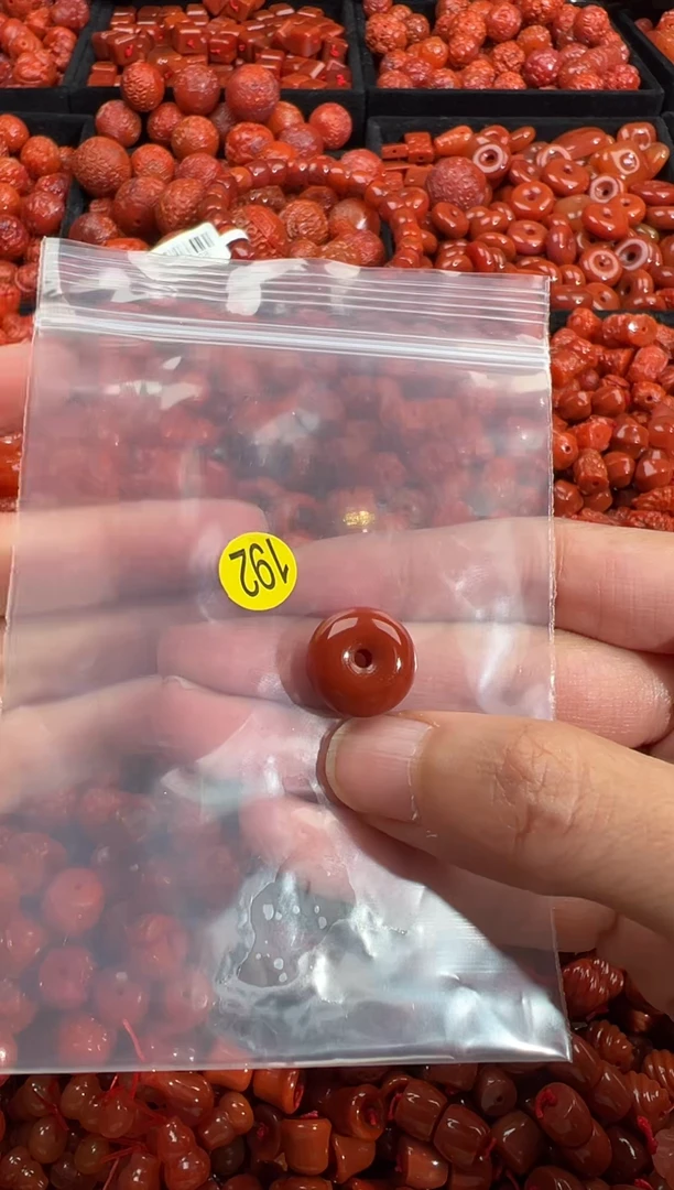 南红玛瑙未镶嵌颈饰1