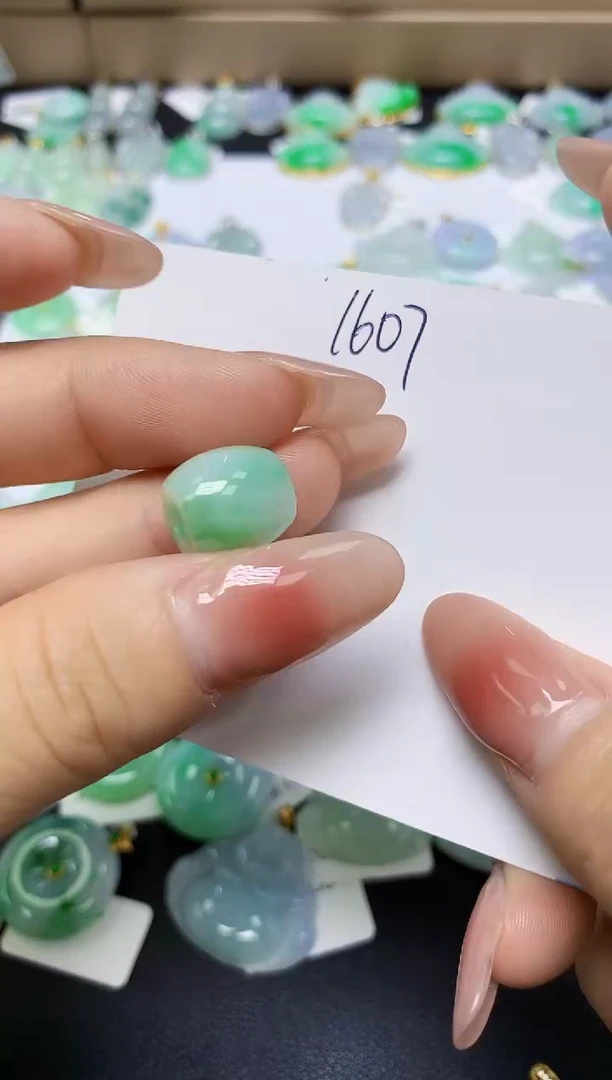 翡翠未镶嵌颈饰 天然缅甸翡翠A货