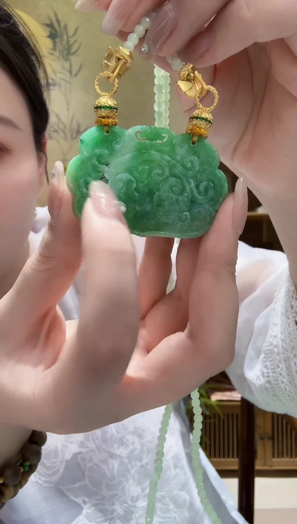 颈饰未镶嵌翡翠吊坠