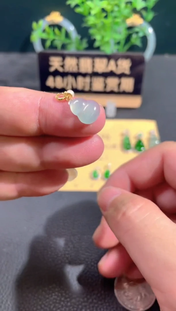 翡翠18K金镶嵌颈饰翡翠
