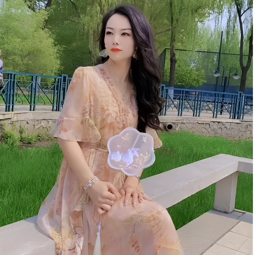 2025新款法式显瘦轻奢气质夏季连衣裙时尚