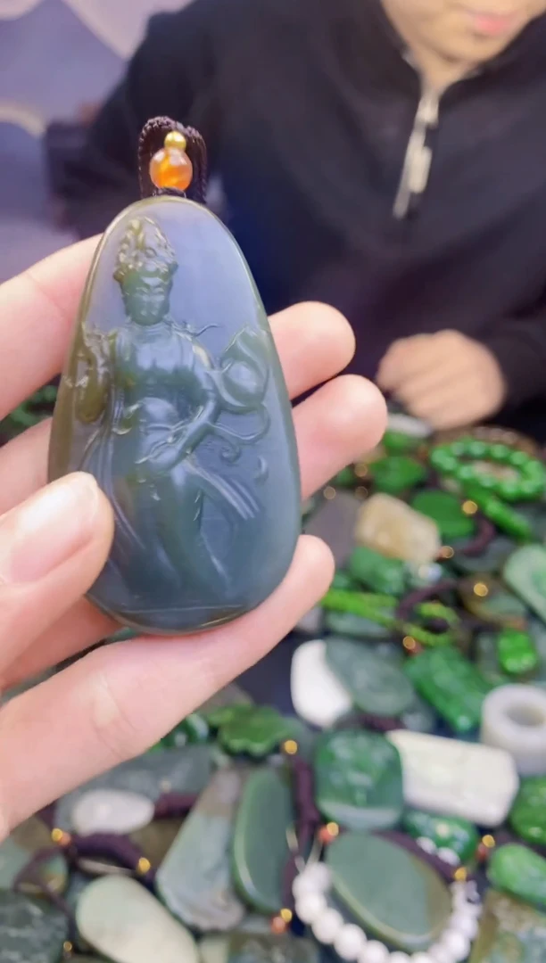 颈饰未镶嵌和田玉1