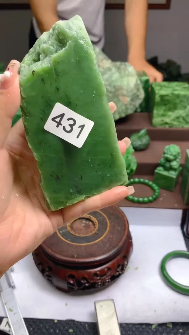 和田玉（碧玉）未镶嵌珠宝半成品1