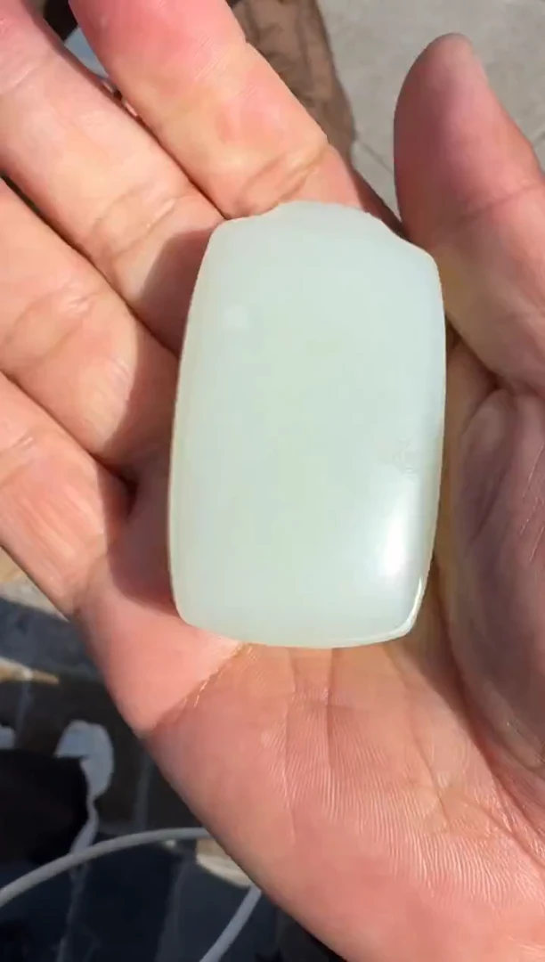 未镶嵌和田玉（糖玉）挂件和田玉