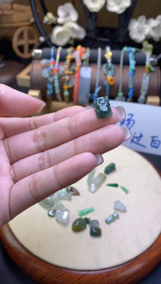 颈饰未镶嵌翡翠净货15704