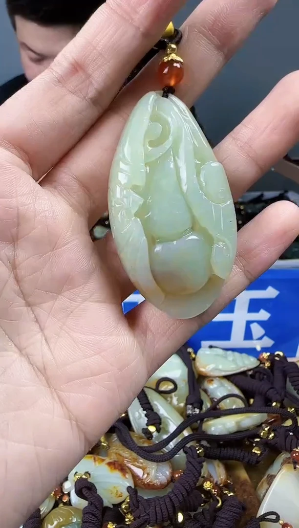 和田玉未镶嵌颈饰1
