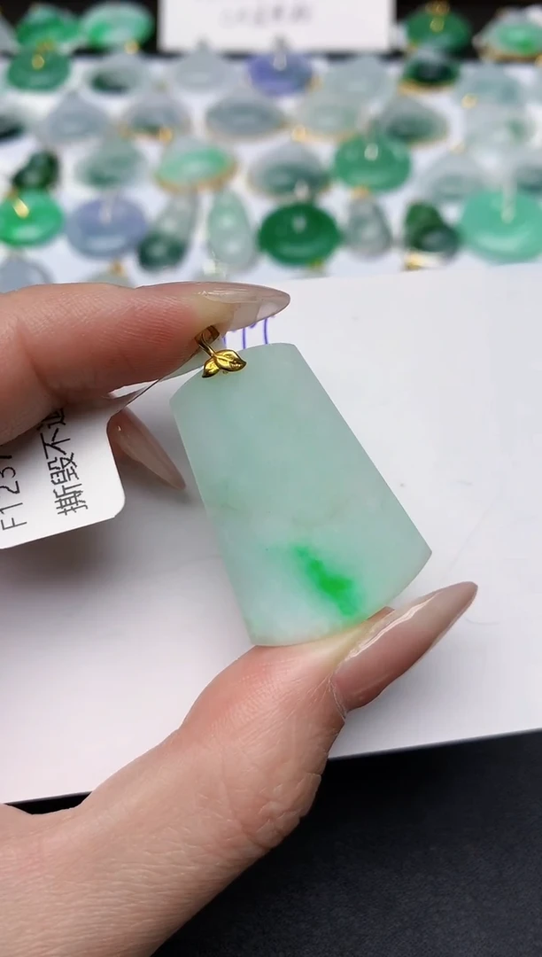 颈饰18K金镶嵌翡翠天然缅甸A货翡翠百元以上9元证书费自理