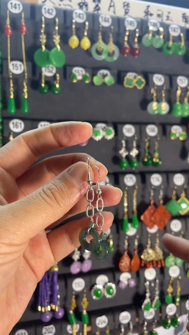 【闪购商品】翡翠耳饰银S925镶嵌440...