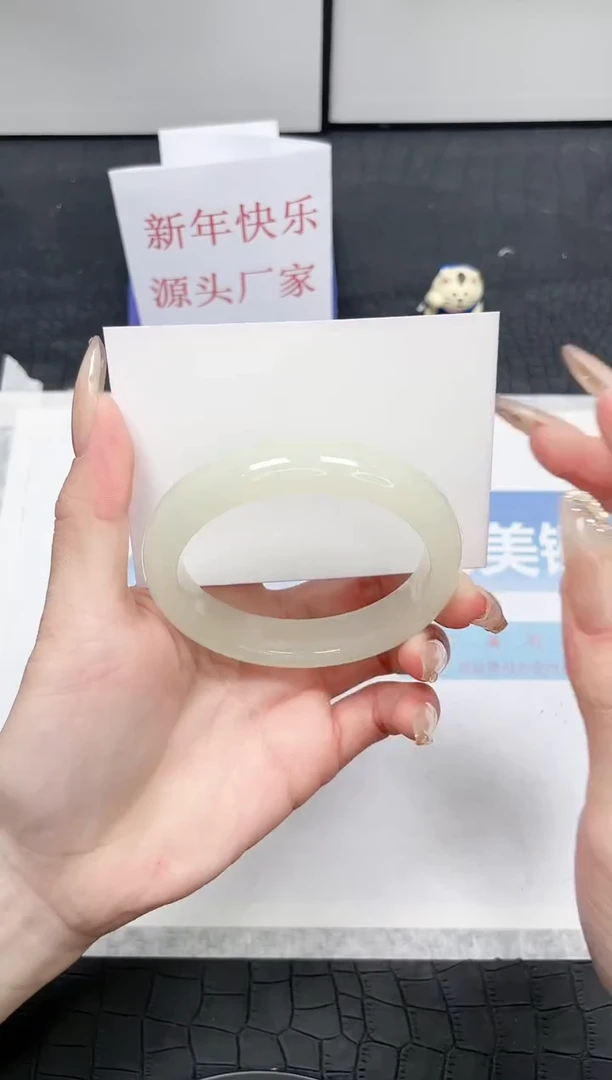 【闪购商品】石英质玉手镯未镶嵌T116-58.5