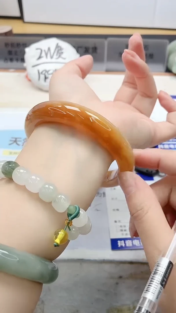 石英质玉手镯未镶嵌162/63.7HL