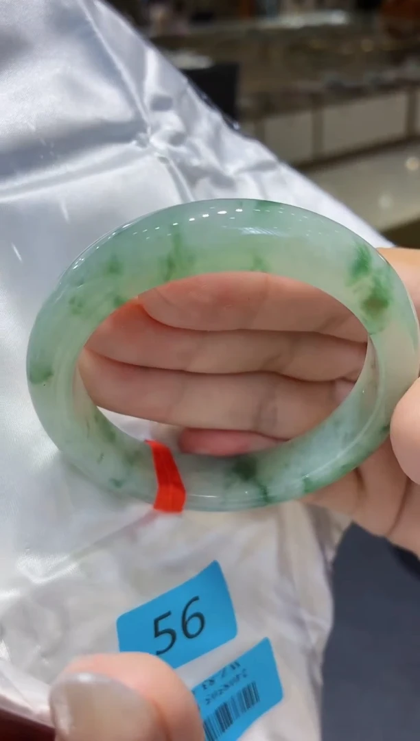 翡翠手镯未镶嵌翡翠手镯