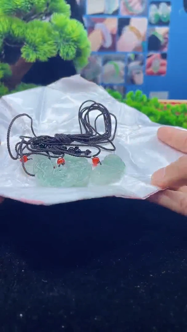 【闪购商品】翡翠挂件未镶嵌一姐|594267|多样性发一件（配绳）