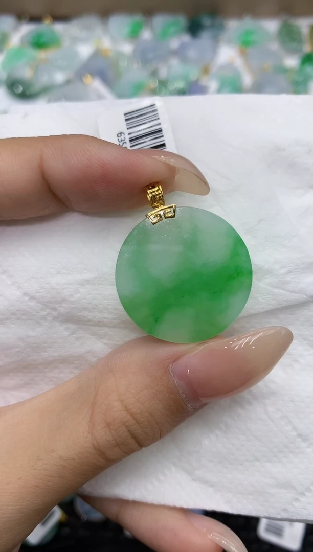 颈饰18K金镶嵌翡翠111111111111