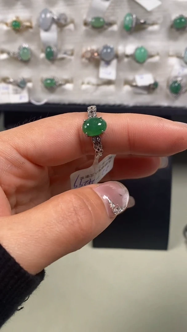 【闪购商品】翡翠戒指银S925镶嵌8800