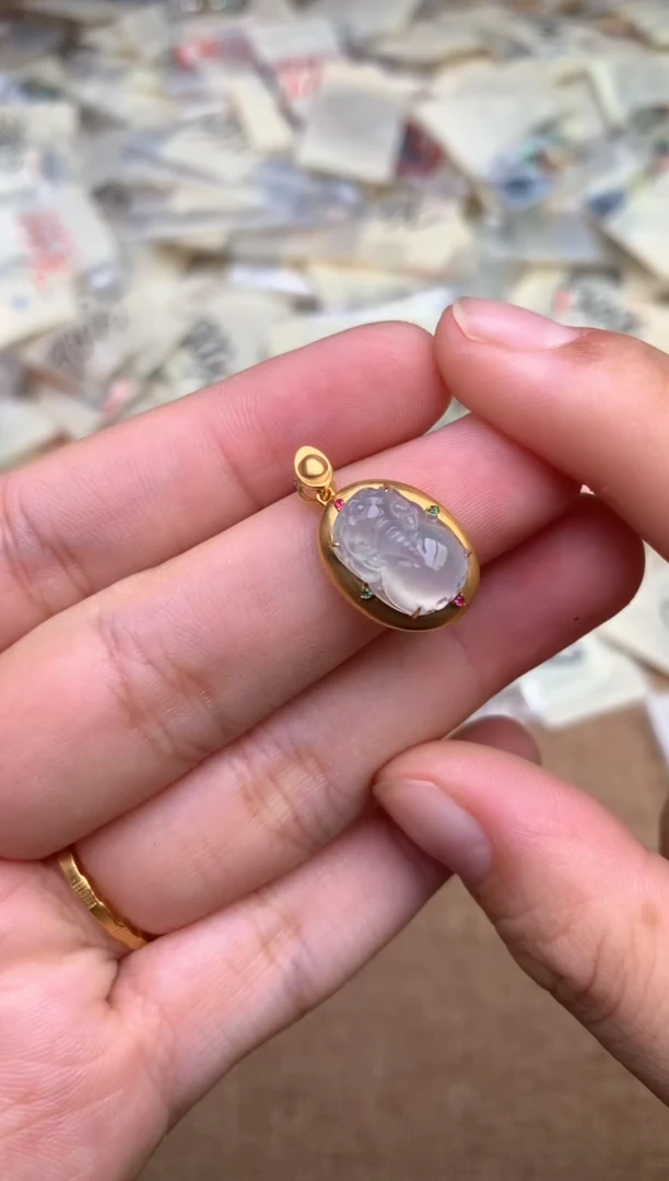 18K金镶嵌挂件翡翠一