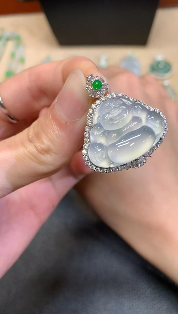 【闪购商品】翡翠颈饰18K金镶嵌佛公【无服务费】