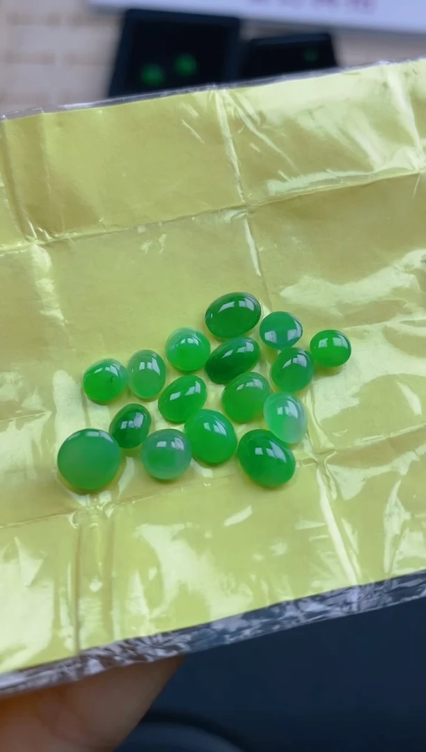 定制翡翠未镶嵌天然翡翠蛋面18