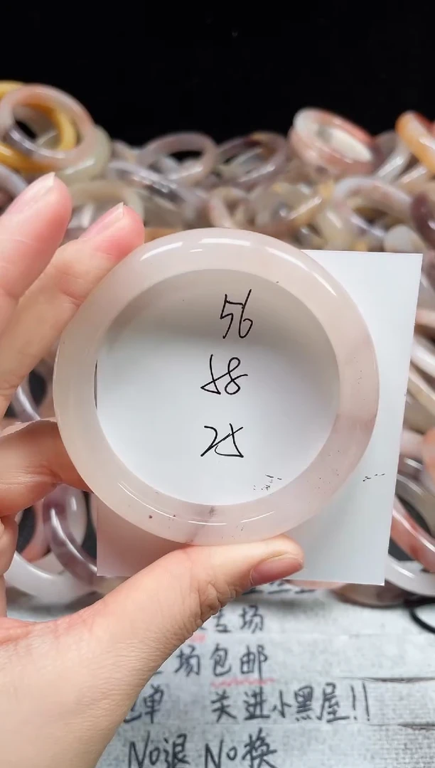 未镶嵌手镯石英质玉56