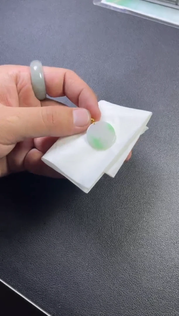 颈饰18K金镶嵌翡翠翡翠无事牌一件