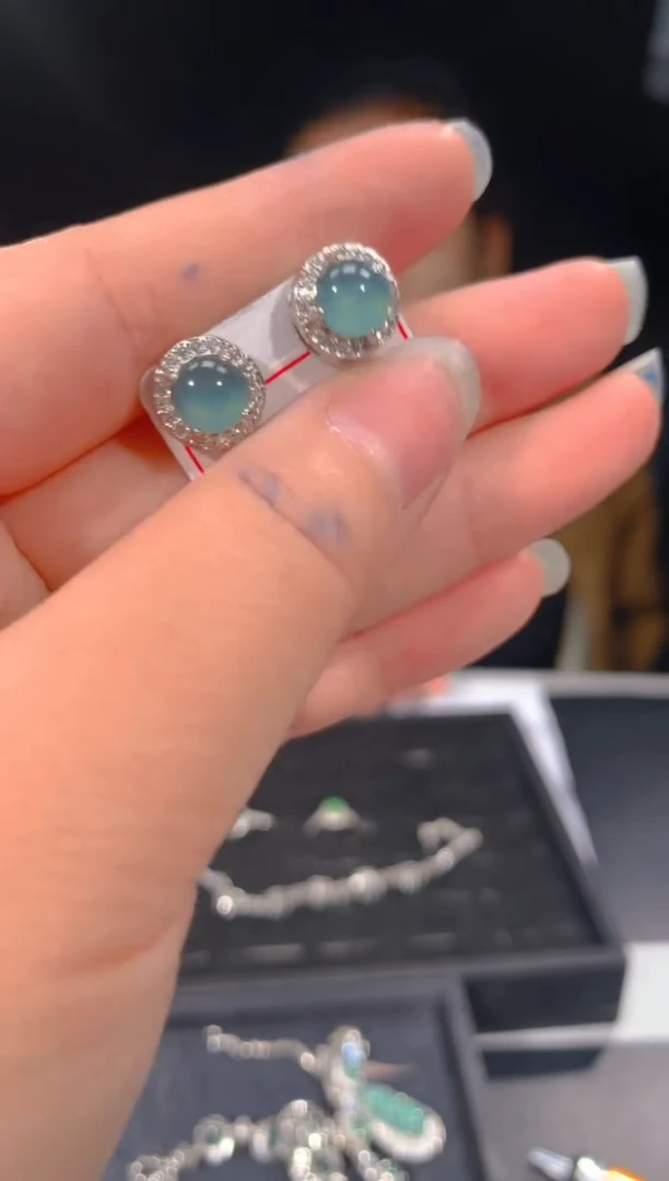 【闪购商品】定制翡翠未镶嵌30定制翡翠，多样性发货（发其一）