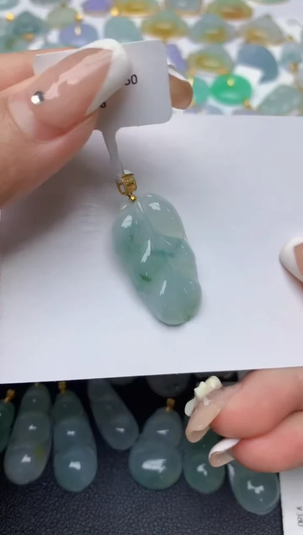 翡翠18K金镶嵌颈饰天然缅甸A货翡翠