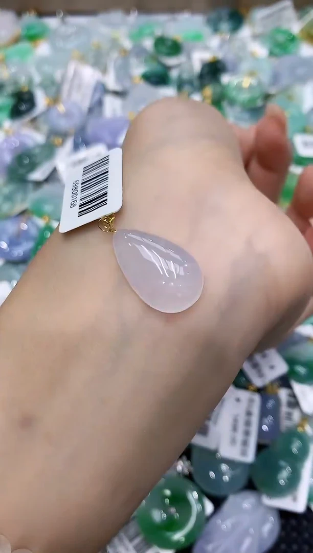 颈饰18K金镶嵌翡翠111111111111