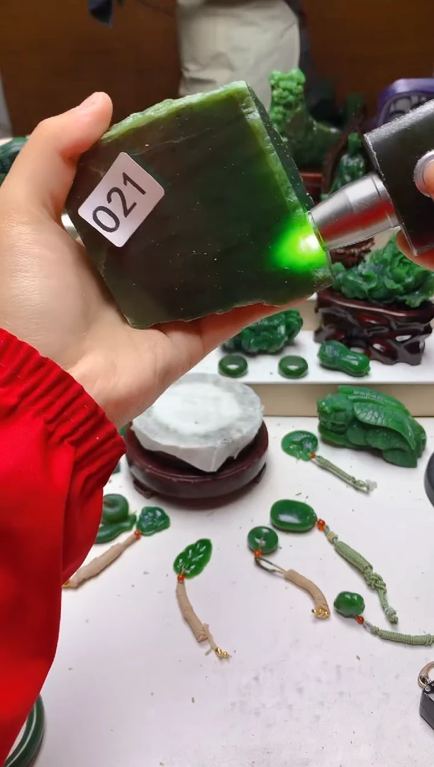 未镶嵌和田玉（碧玉）摆件1