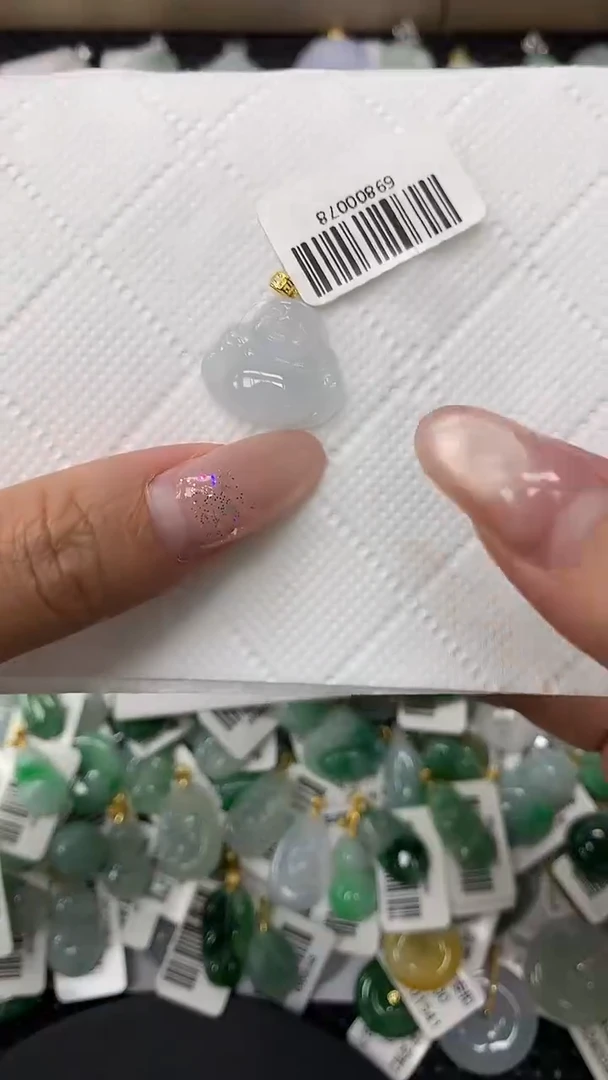 颈饰18K金镶嵌翡翠1111111111