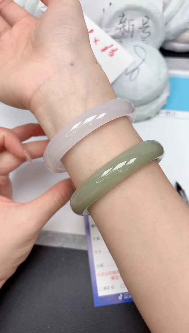 未镶嵌手镯石英质玉176/63