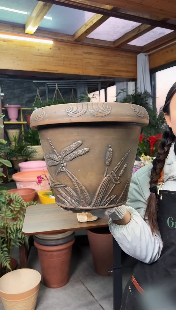 33*26/古铜色浮雕纹理强体花盆/OF33