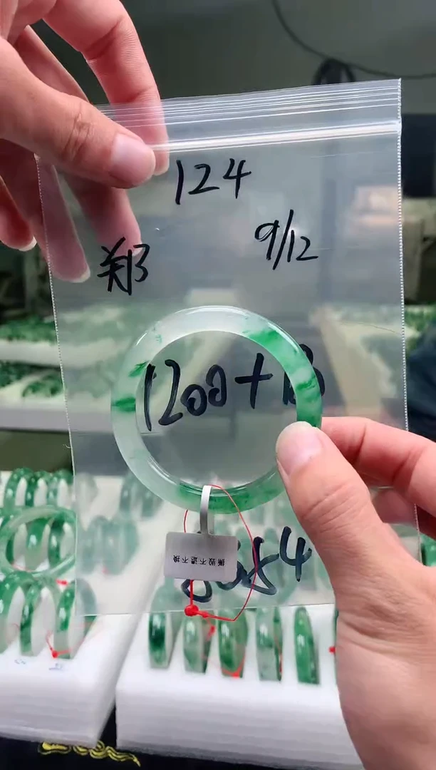 未镶嵌非洲翠手镯石英质玉非洲翠手镯53-54圈口124号