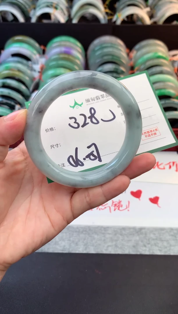 未镶嵌定制翡翠毛货需精细抛光+多人