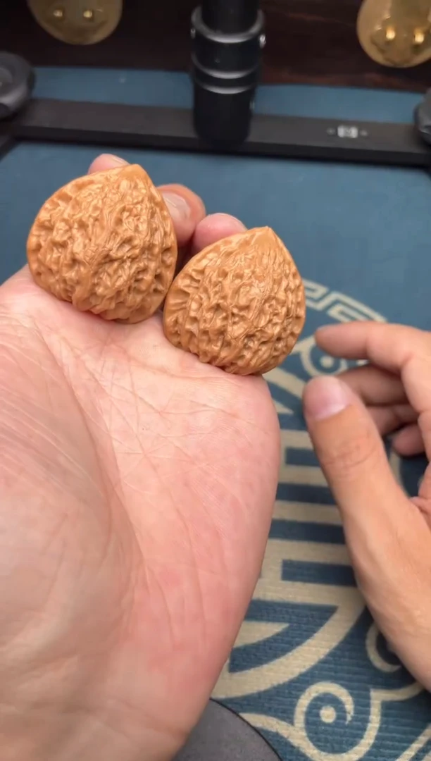 文玩核桃吊坠金牛全品35