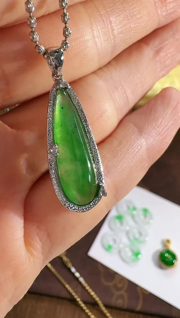 翡翠18K金镶嵌吊坠(不含链)吊坠