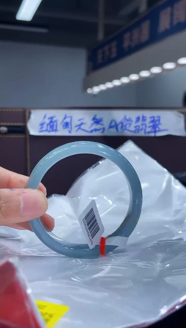 未镶嵌手镯翡翠5