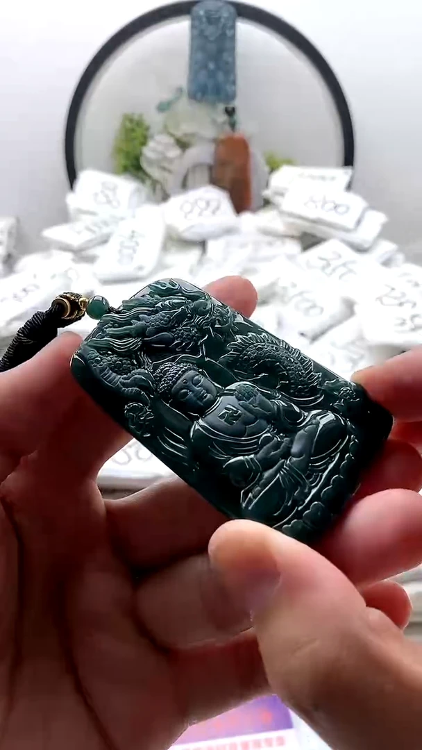 翡翠未镶嵌颈饰阿弥陀佛